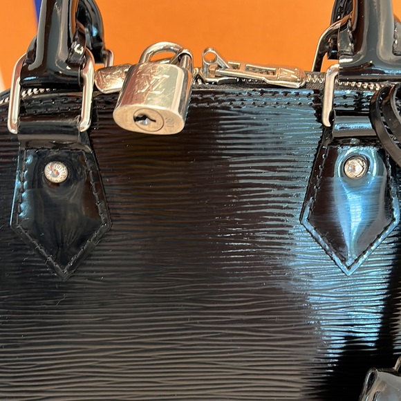 Louis Vuitton Epi Electric Alma BB crossbody bag - Picture 7 of 15